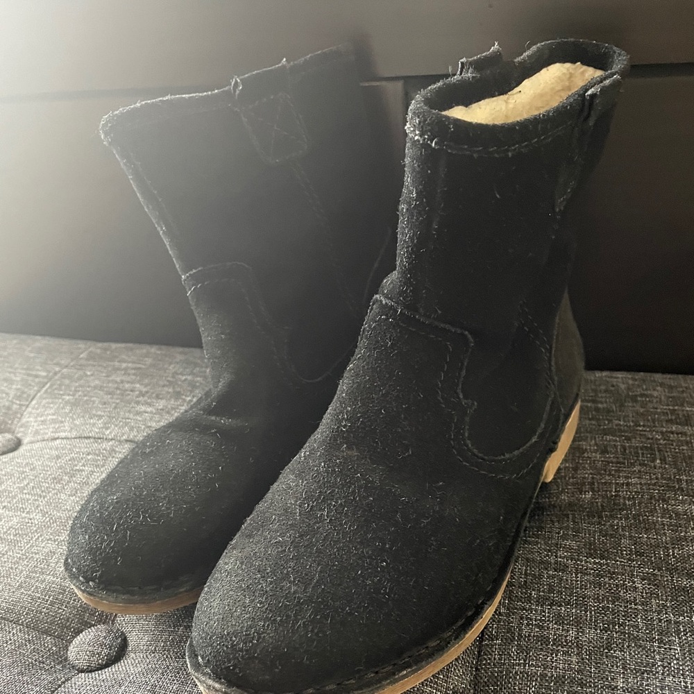 Black boots